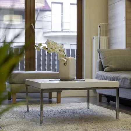 Modern By The By Renters * Karwia