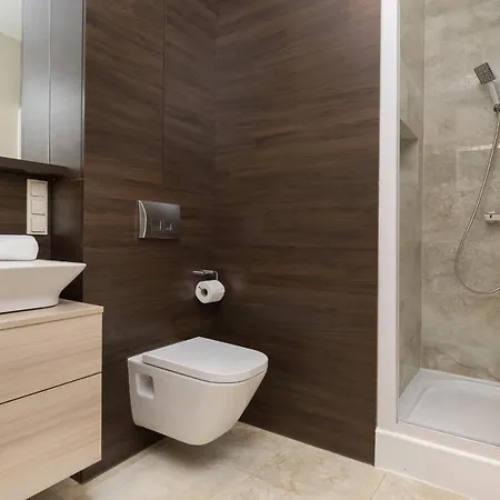 Modern By The Beach By Renters