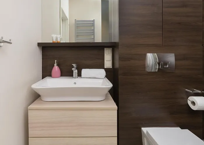 Modern By The By Renters * 卡尔维亚